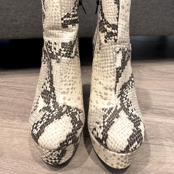 Nordstrom White Snakeskin Platform Heels - Picture 2 of 6